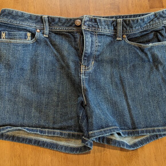 Old Navy Low Waist Stretch Jean Shorts - Picture 1 of 3